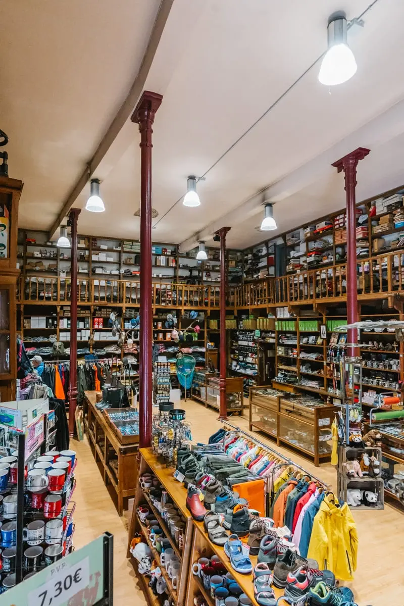 Tienda El Barato. Cangas de Onís